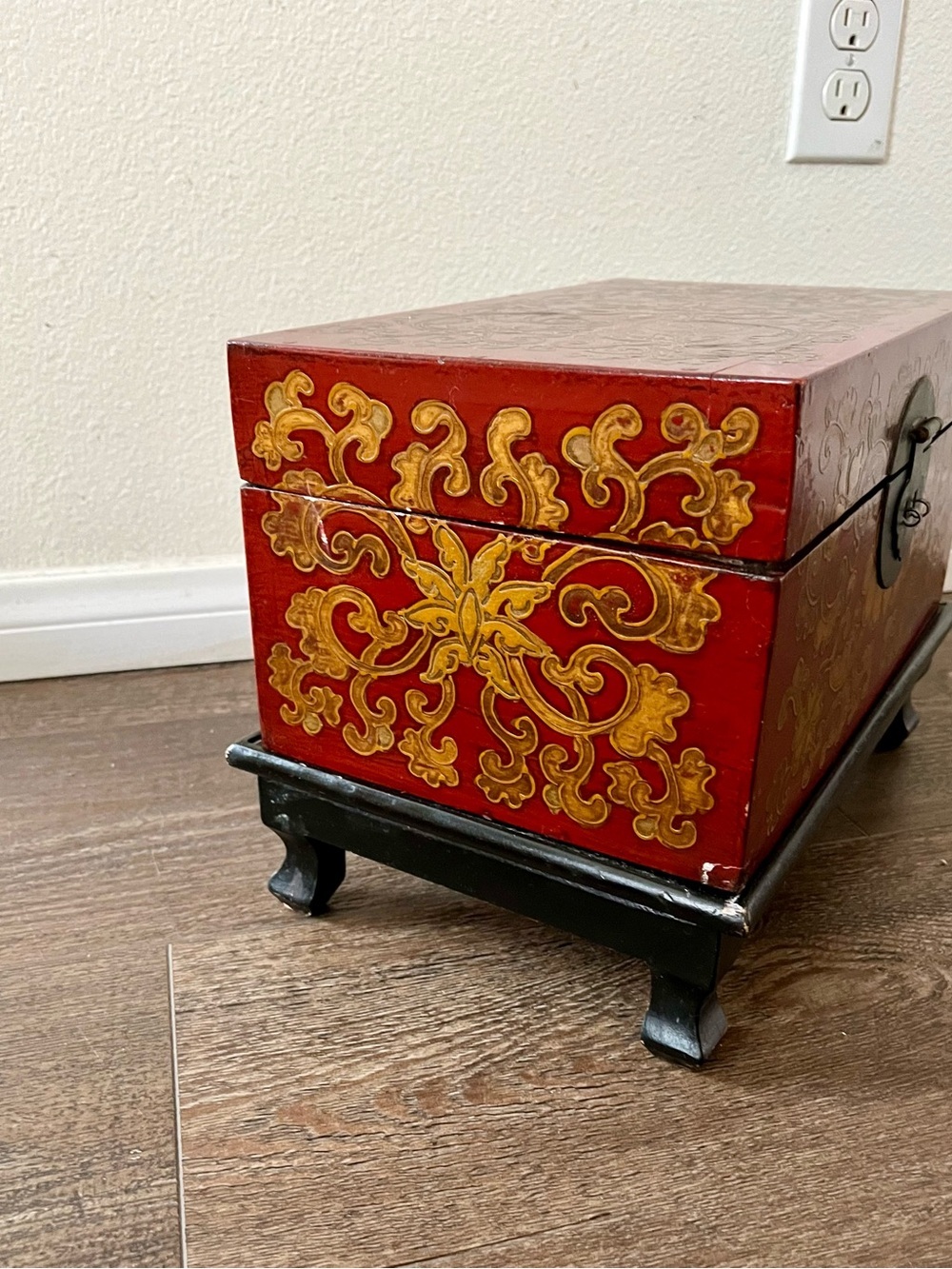 Hand-Painted Red and Gold Decorative Jewelry Box - Picture 5 of 13